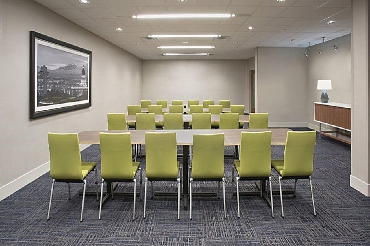 Holiday Inn Express & Suites - Kingfisher, An Ihg Hotel Bagian luar foto